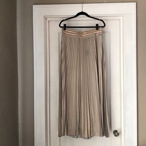 Pleated skirt